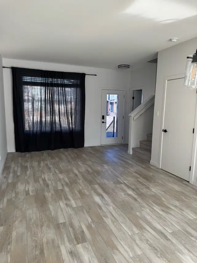 3 bedrooms and 3.5 bathrooms - Photo 3