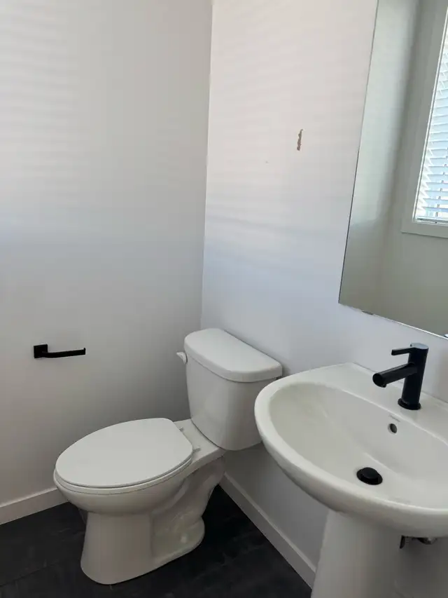 3 bedrooms and 3.5 bathrooms - Photo 4
