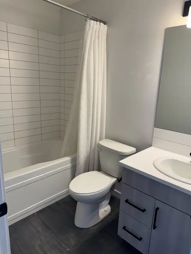 3 bedrooms and 3.5 bathrooms - Photo 8