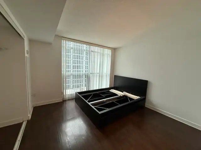 queen size bed fram - Photo 2