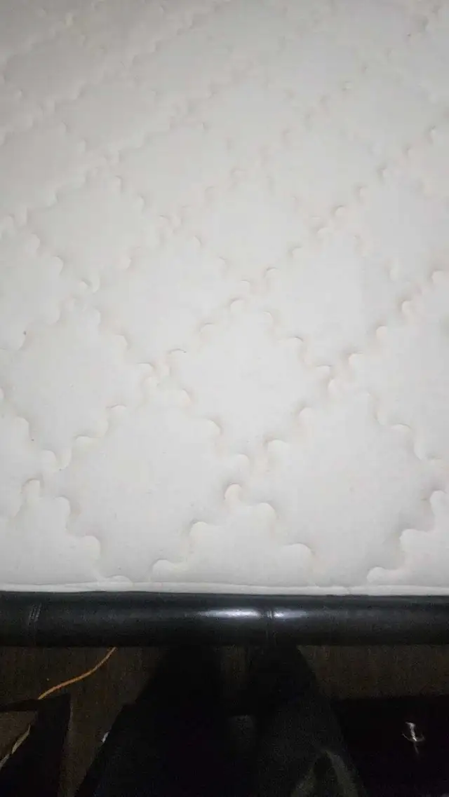 Queen Size Mattress - Photo 6