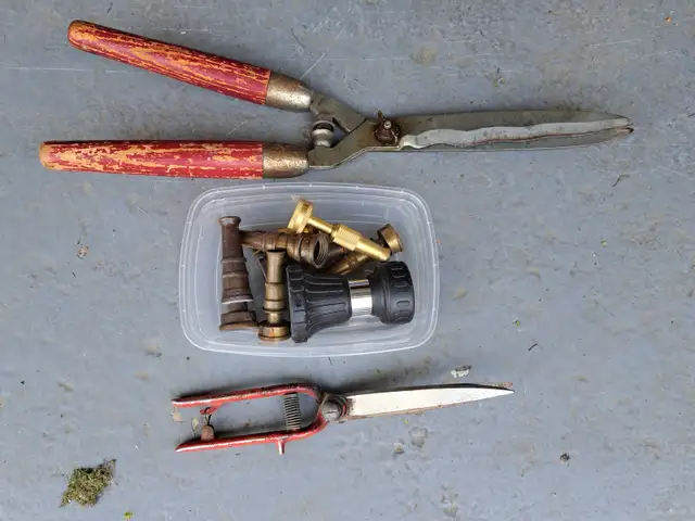 brass hose nozzels, garden tools
