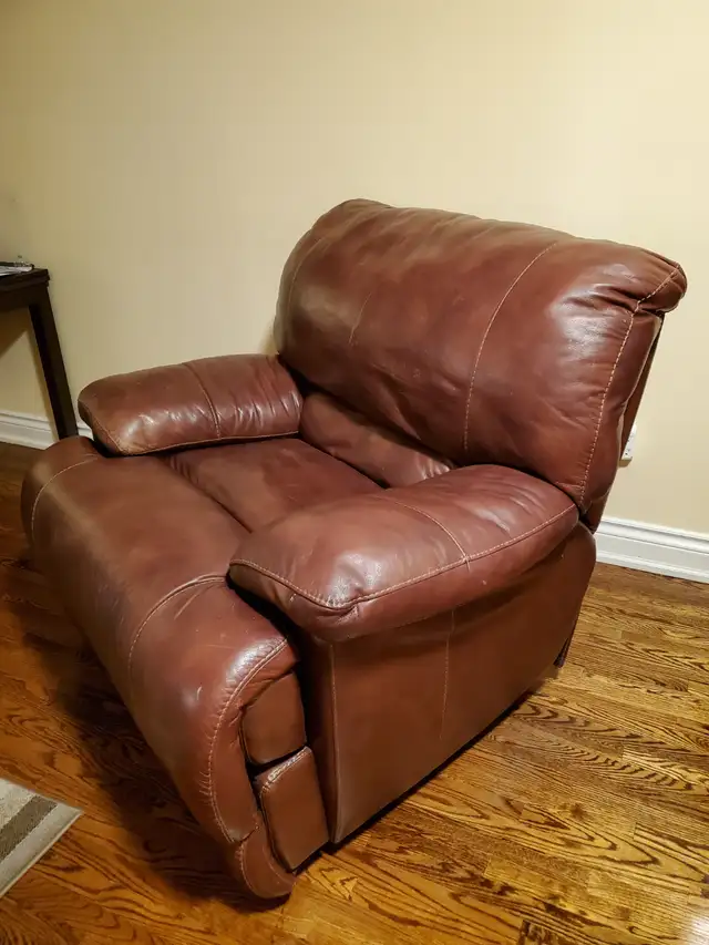 Rocking recliner chair in very good shape - Photo 2