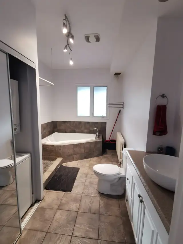 Chambre dans un 5 1/2 Métro Villa-Maria - Photo 2