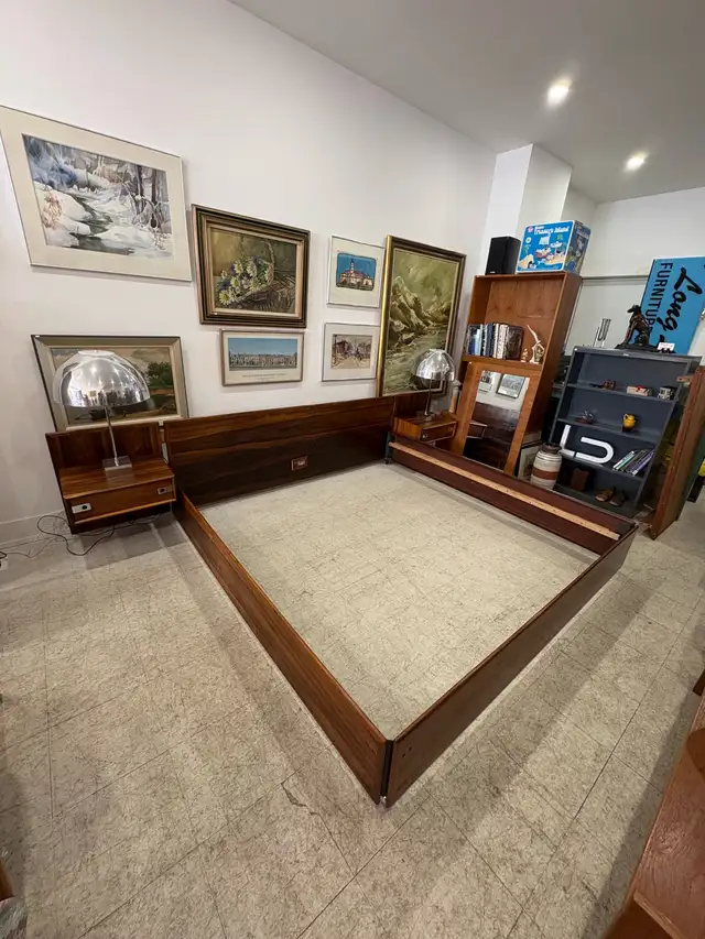 Vintage Rosewood King Size Bed - Free Delivery! - Photo 2