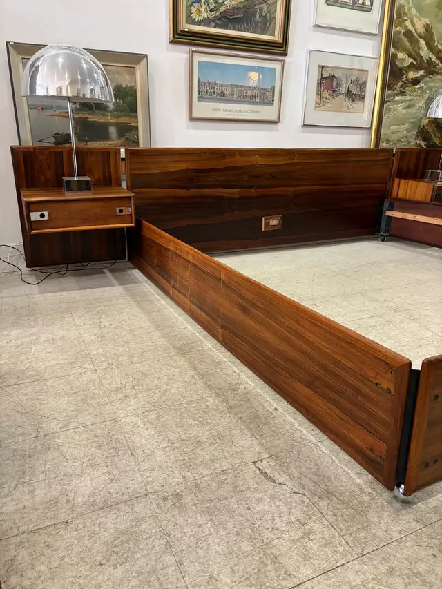 Vintage Rosewood King Size Bed - Free Delivery! - Photo 3