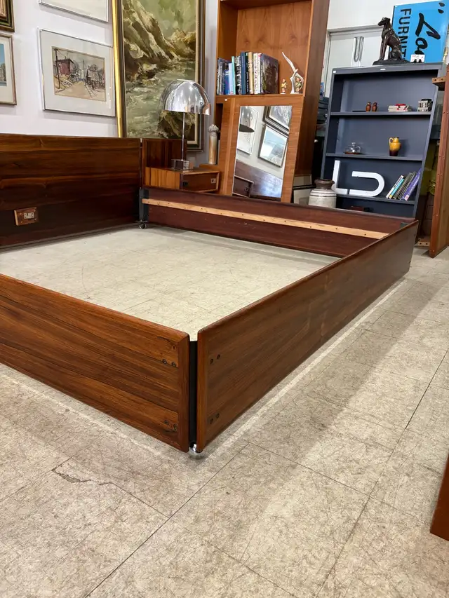 Vintage Rosewood King Size Bed - Free Delivery! - Photo 4