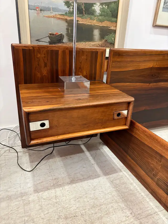 Vintage Rosewood King Size Bed - Free Delivery! - Photo 5