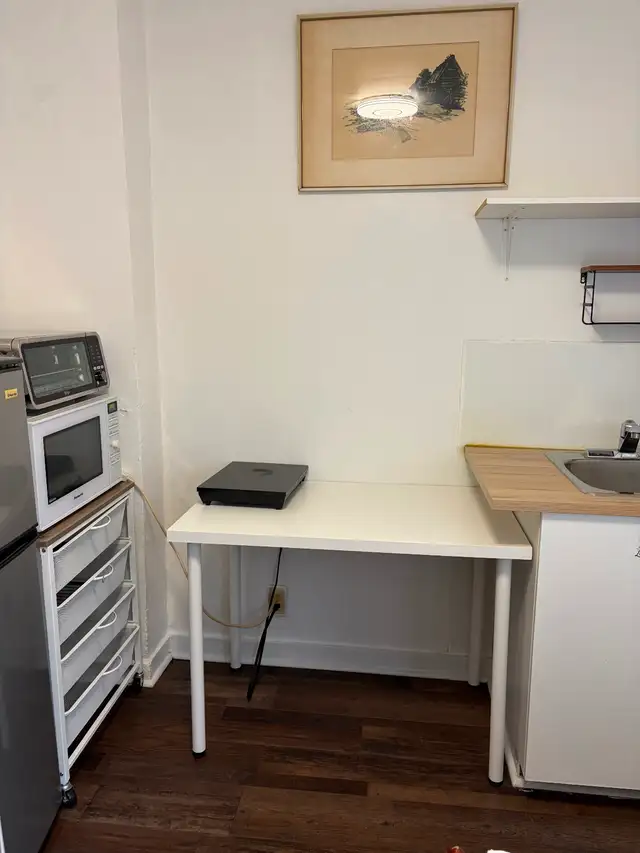 Core downtown Toronto, $875 per month, available now. - Photo 3