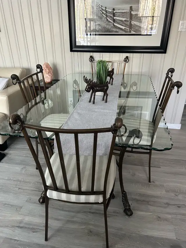 table and 6 chairs