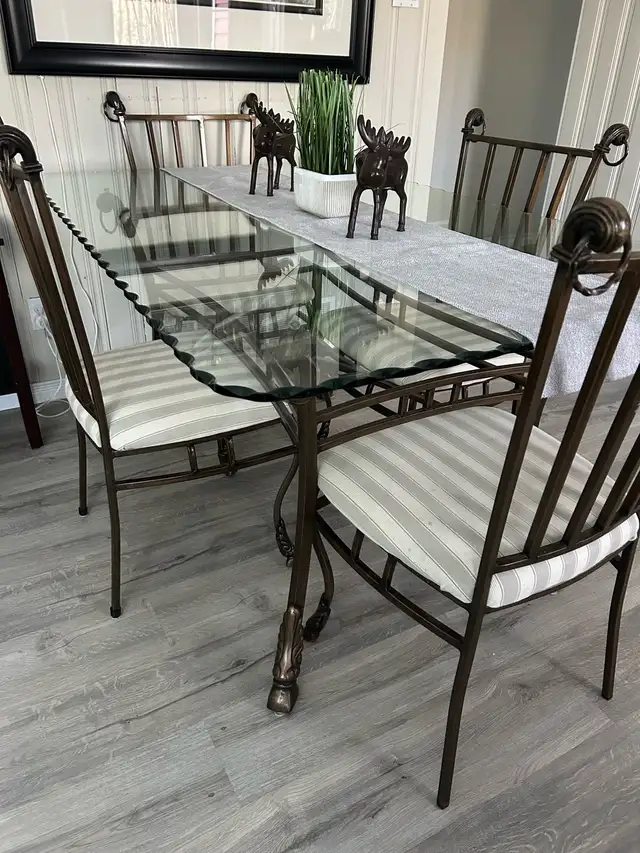 table and 6 chairs - Photo 2