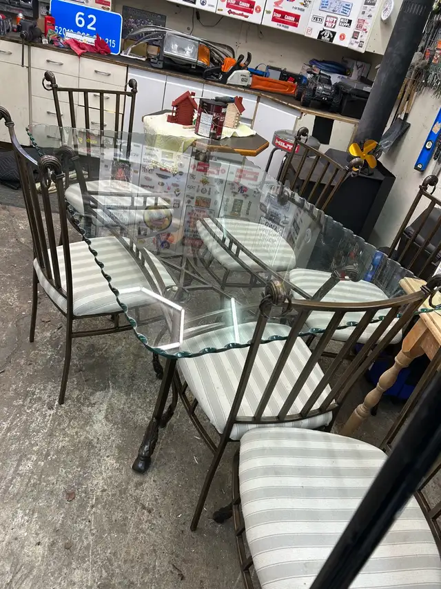 table and 6 chairs - Photo 3