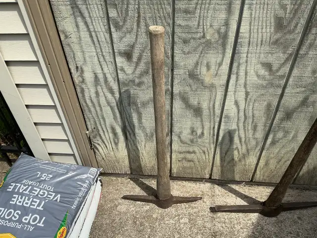2 Antique Pick Axes ! - Photo 2