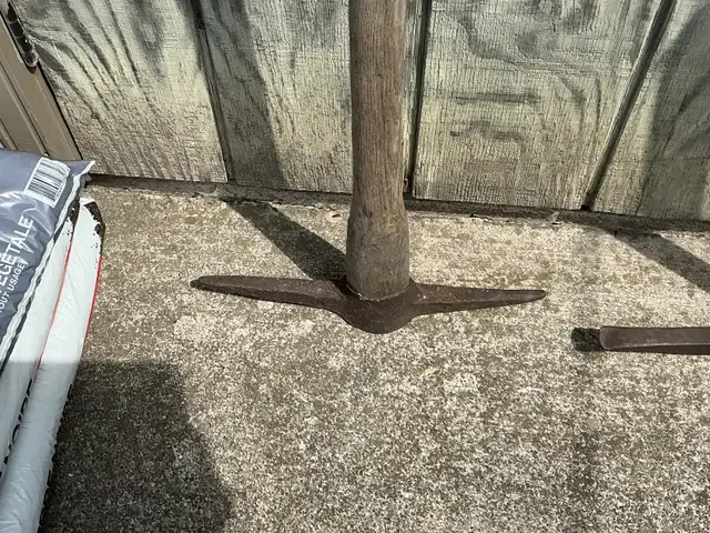 2 Antique Pick Axes ! - Photo 4