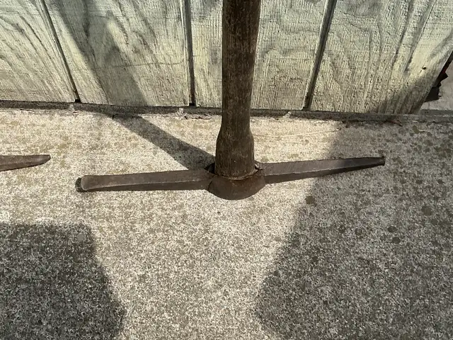 2 Antique Pick Axes ! - Photo 5