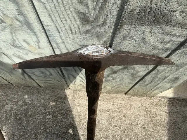 2 Antique Pick Axes ! - Photo 7