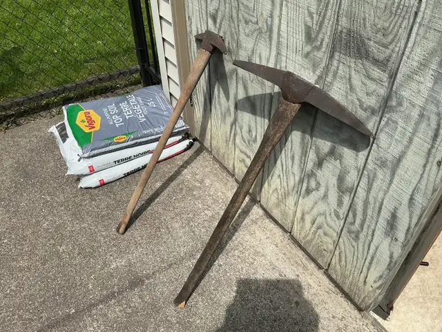 2 Antique Pick Axes ! - Photo 8