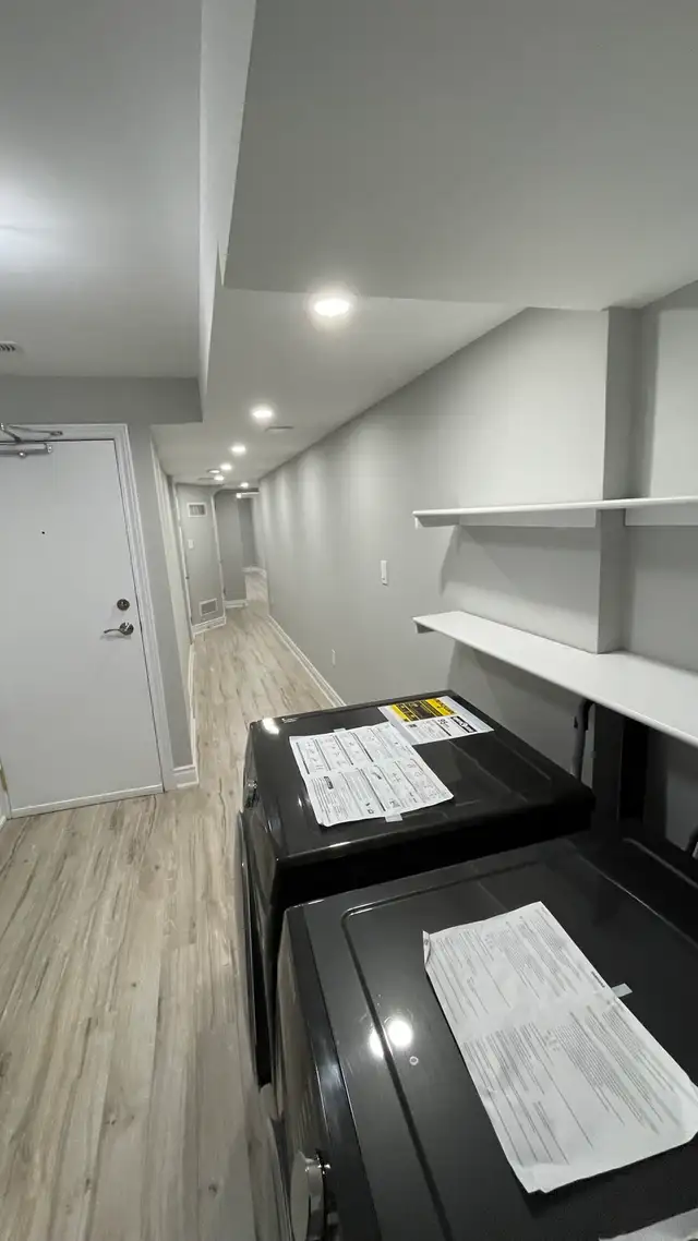 Basement with 2 bedrooms, 2 Parking spots near GO Station - Photo 4