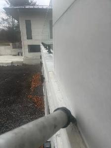 Building Maintenance Technician (Windows, Caulking, Film) - Photo 5