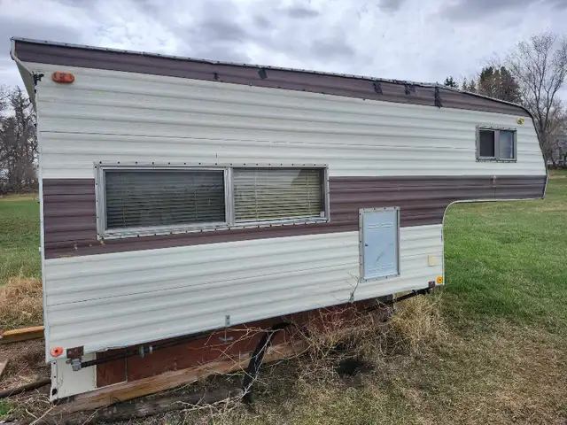 mid 70s truck camper - Photo 2