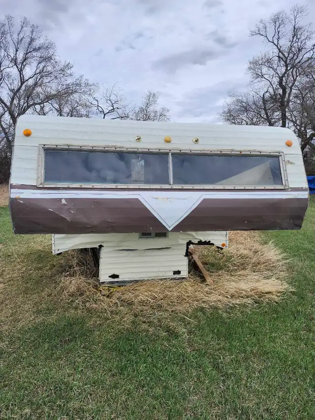 mid 70s truck camper - Photo 3