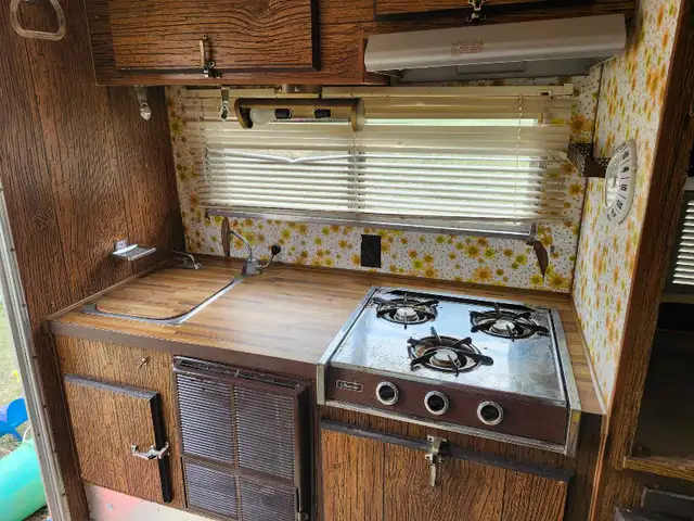 mid 70s truck camper - Photo 6