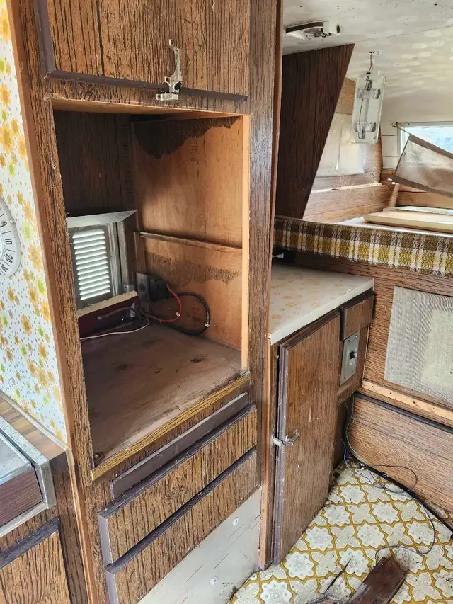 mid 70s truck camper - Photo 10