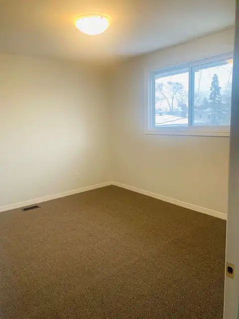 Spacious 3-Bedroom Apartment - Photo 6