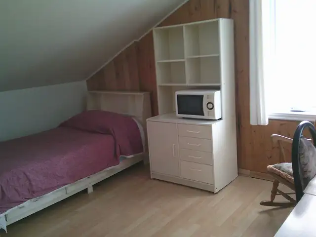 Chambre $550 à l'étage Maison Propre & Tranquille Homme travail - Photo 5