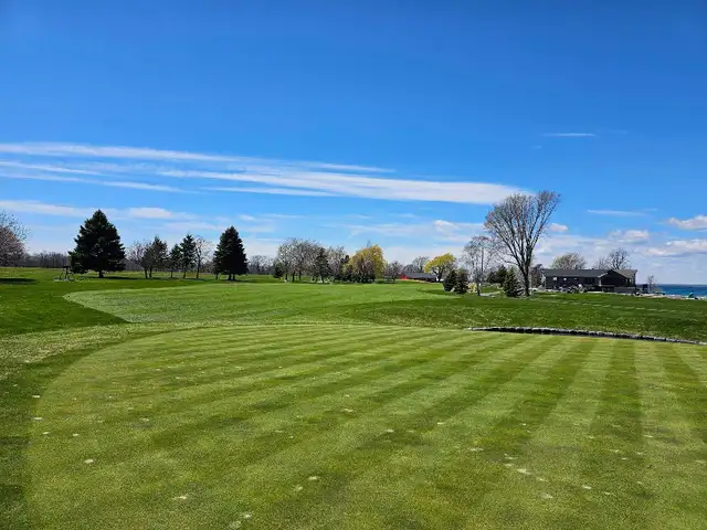 Golf Course Maintenance Staff