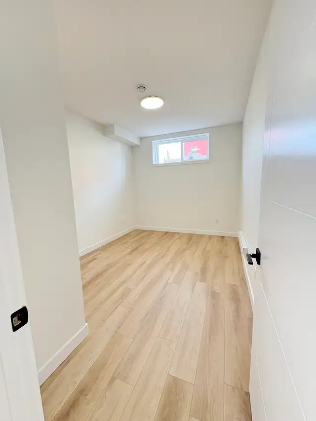 2 bedroom basement suite - Photo 6