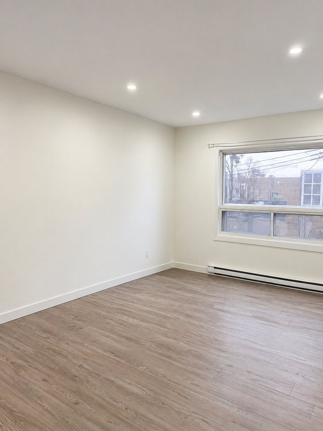 Renovated 5½ – Ville St-Laurent – July 1st - Upper Duplex - Photo 9