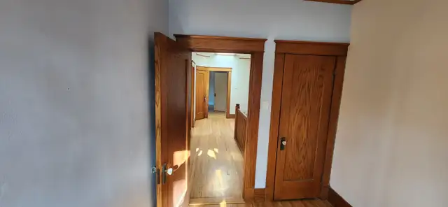 Spacious 6 ½ Upper Duplex Apartment for Rent ( NDG ) (Montreal) - Photo 3