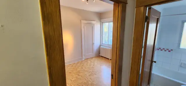 Spacious 6 ½ Upper Duplex Apartment for Rent ( NDG ) (Montreal) - Photo 6