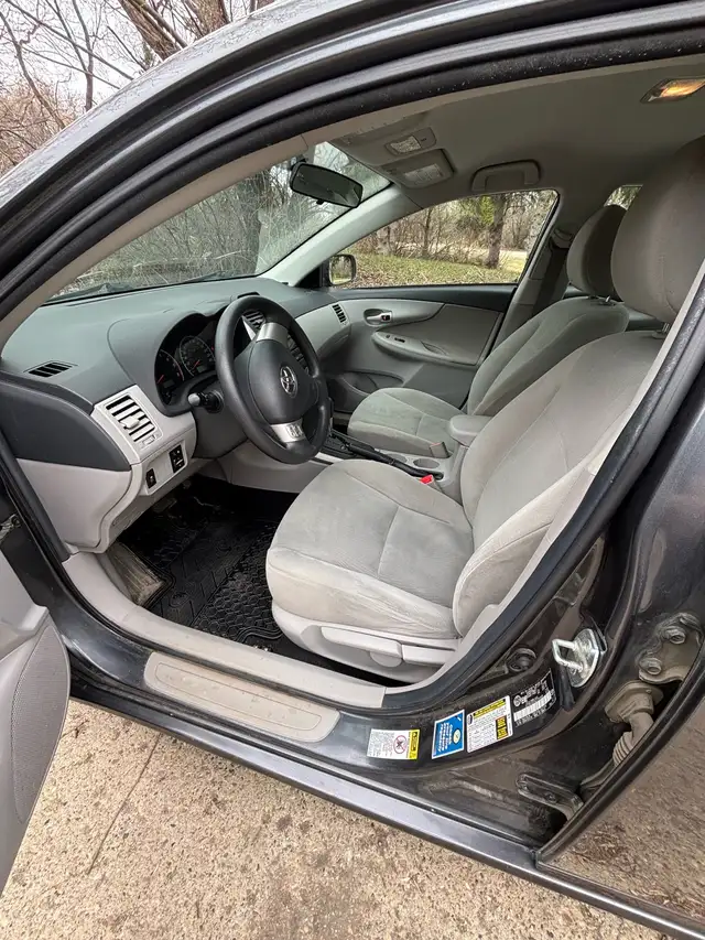 2012 Toyota Corolla - Photo 5