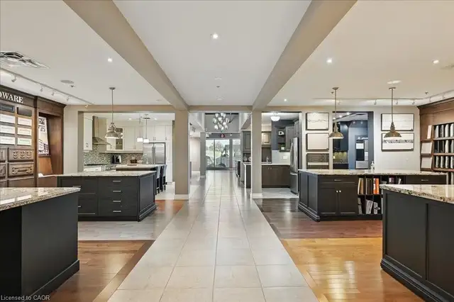 TURNKEY SHOWROOM   WAREHOUSE – PERFECT FOR BUILDERS - Photo 16
