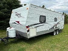 2009 23’ Pioneer Spirit Holiday Trailer