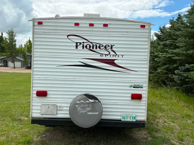 2009 23’ Pioneer Spirit Holiday Trailer - Photo 3
