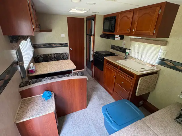 2009 23’ Pioneer Spirit Holiday Trailer - Photo 6