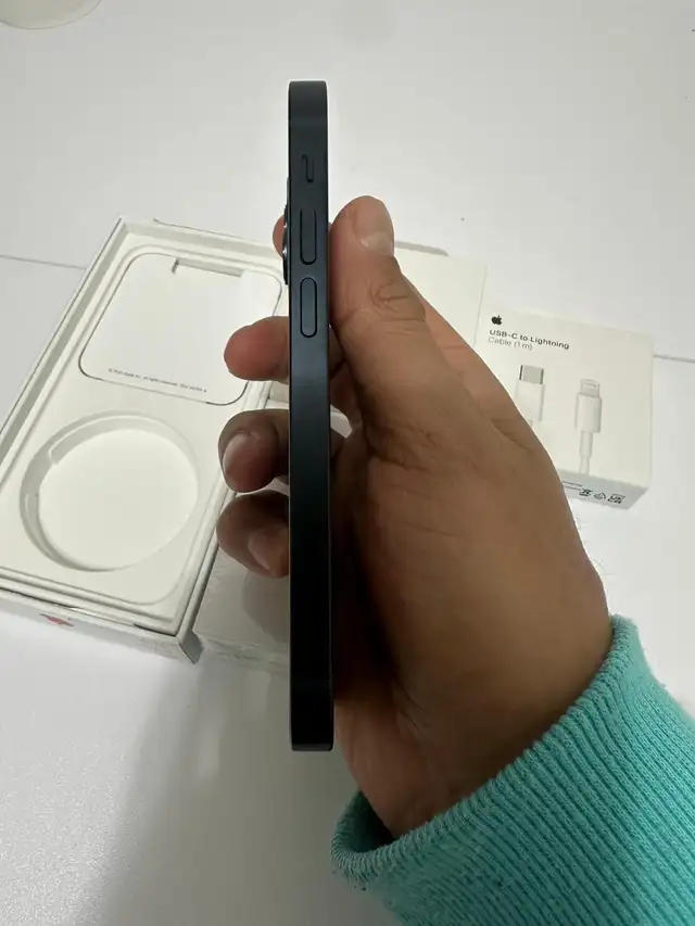 iPhone 13 mini 256gb Airpods/Charger/Delivery - Photo 2