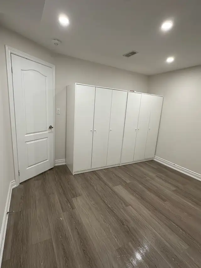 One bedroom basement for rent - Photo 2