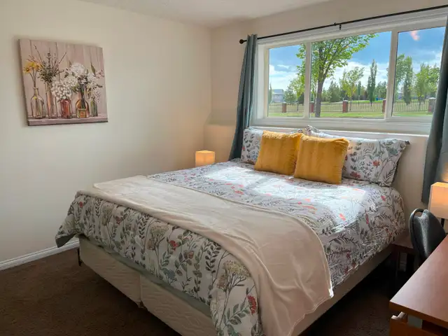 ❤ 4BR Crew House: Park Views, King Bed, Modern, All-Inclusive - Photo 3
