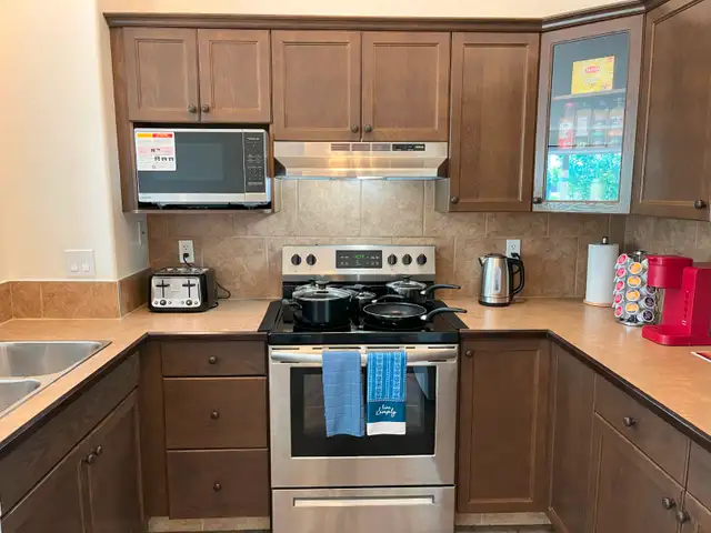 ❤ 4BR Crew House: Park Views, King Bed, Modern, All-Inclusive - Photo 4