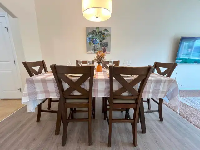 ❤ 4BR Crew House: Park Views, King Bed, Modern, All-Inclusive - Photo 5