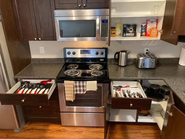❤ Posh, cozy, bright FURNISHED suite ✔ Separate Entry ✔ Parking - Photo 8