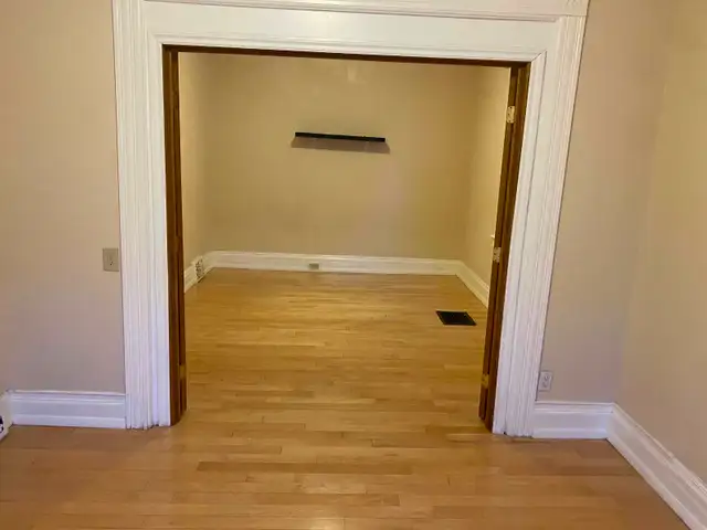 West Broadway Apartment - Photo 3