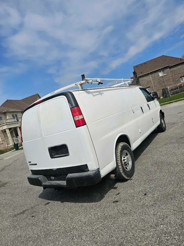 2010 Chevrolet Express 3500 extended - Photo 3