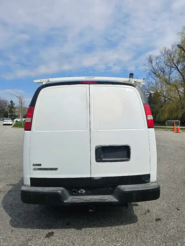 2010 Chevrolet Express 3500 extended - Photo 4