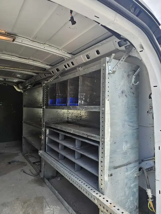 2010 Chevrolet Express 3500 extended - Photo 8