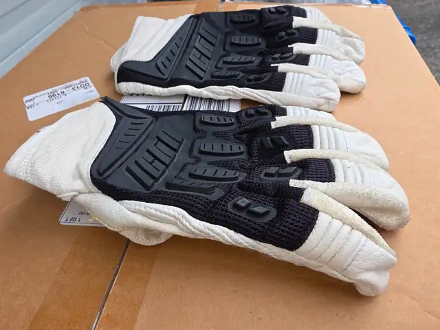 Icon Hooligan White Leather Motorcycle Short Riding Gloves - Photo 3